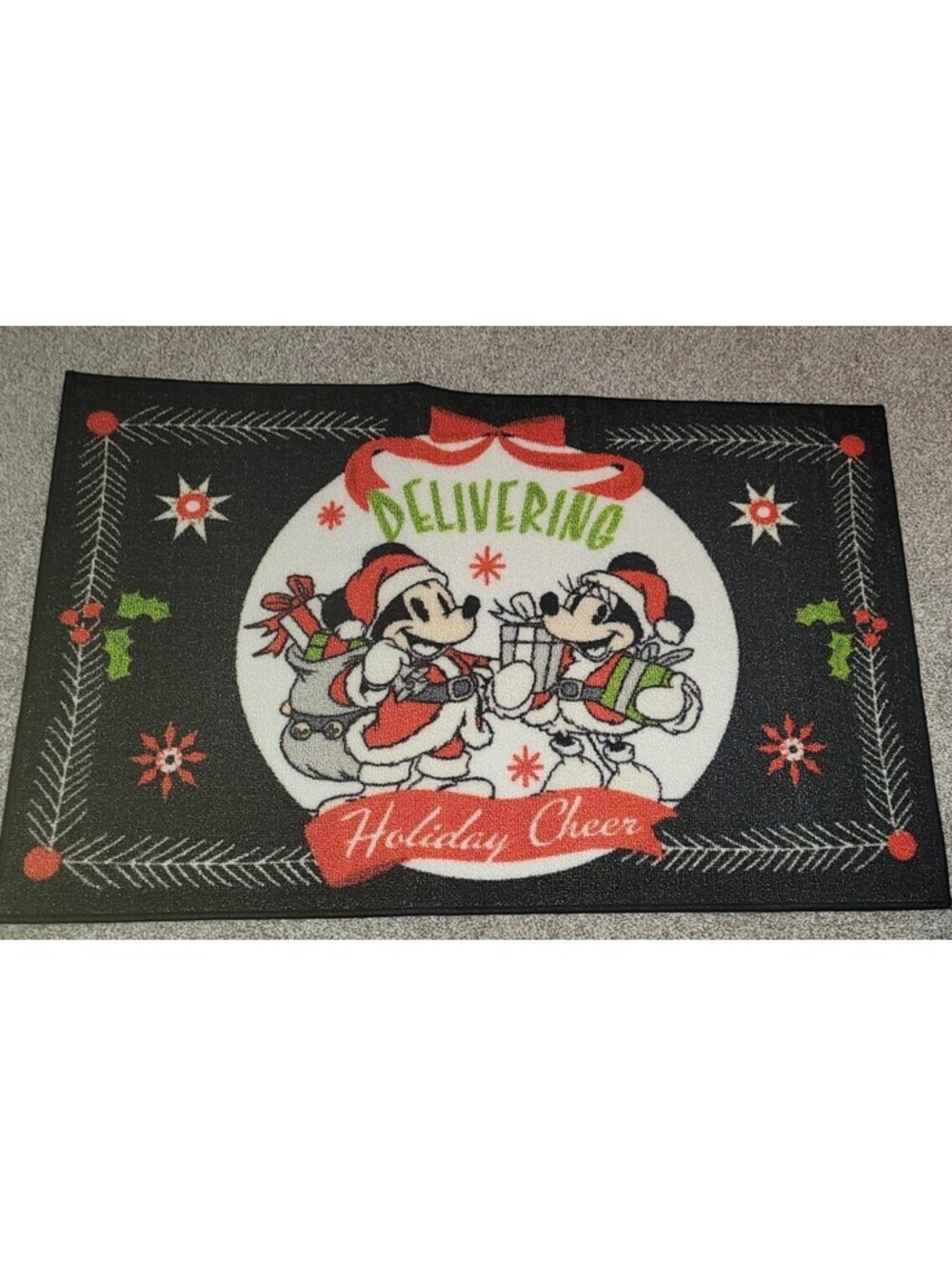 DISNEY SANTA MICKEY & MINNIE MOUSE ACCENT RUG MAT 'DELIVERING HOLIDAY CHEER'